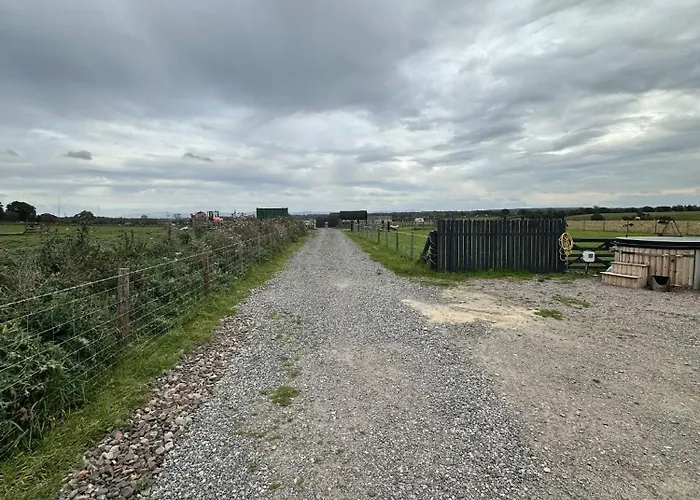 Unit 0 - Fully Serviced Weather Pitch With Hot Tub * קרליסל