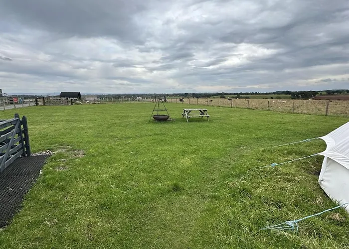 Unit 0 - Fully Serviced Weather Pitch With Hot Tub * קרליסל